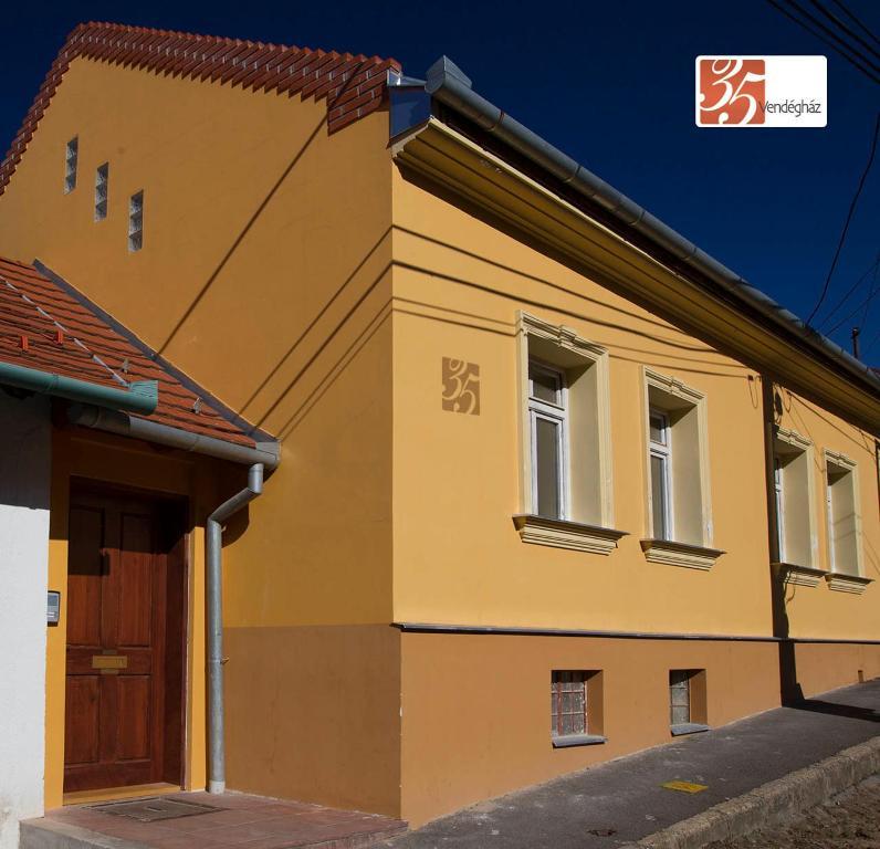 35 Vendeghaz Pecs Apartment Bagian luar foto